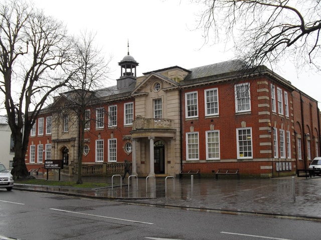 Exterior photo of Worthing Museum & Art Gallery